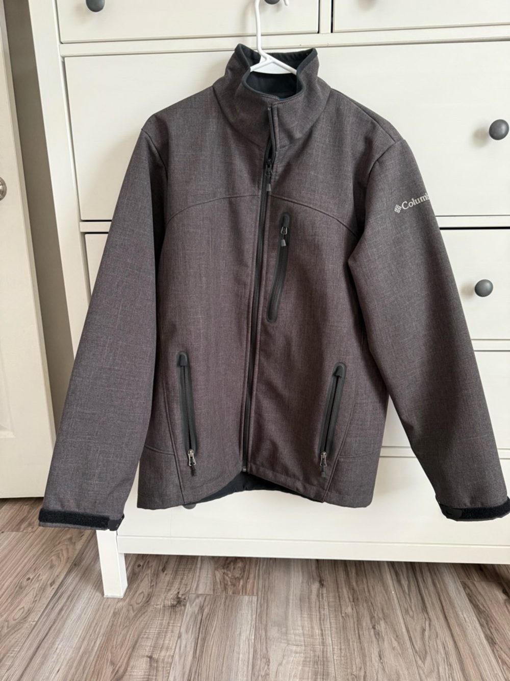 Columbia Men’s Dark Performance Softshell Jacket Medium size